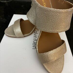Calvin Klein Cecily Metallic Pearl Gold Peep Toe Strappy Kitten Heels Size 6.5